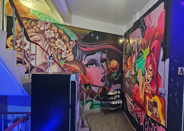 Urban Jungle Social Хостел